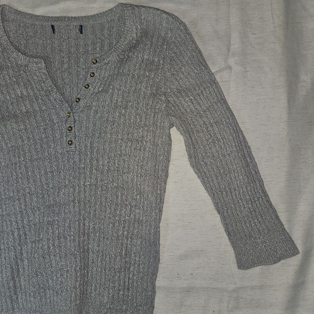 S Gray Women's Long Sleeve VNeck Knit Henley Gold Button 3/4 Sleeve Basics Y2k - Picture 3 of 5